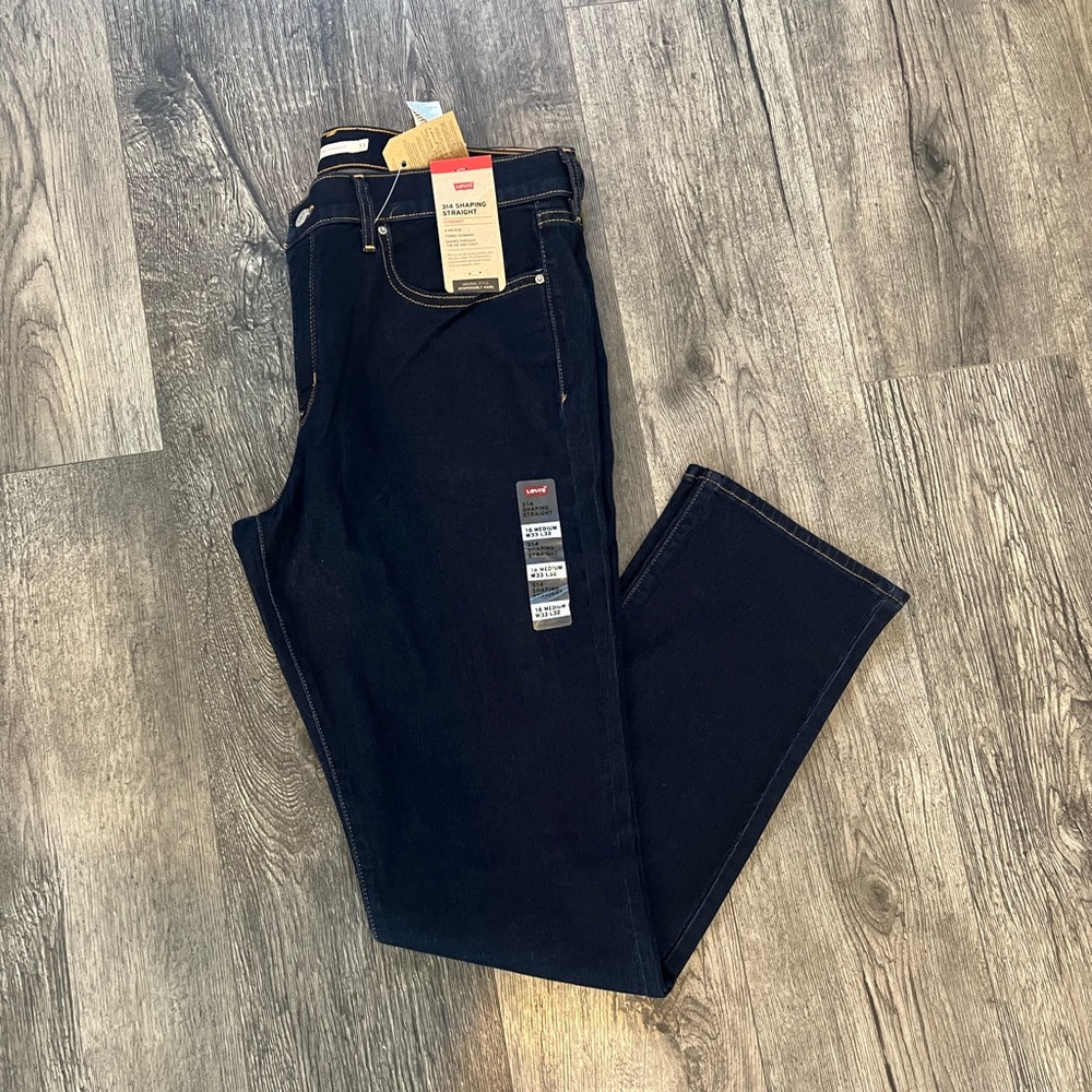 Levi’s 314 Shaping Straight leg size 16W 32L